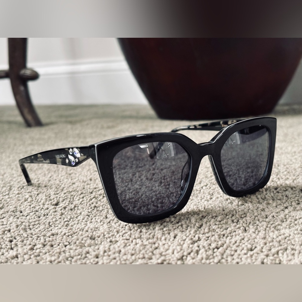 Brand New Never Worn Vera Wang Luxury Sunglasses